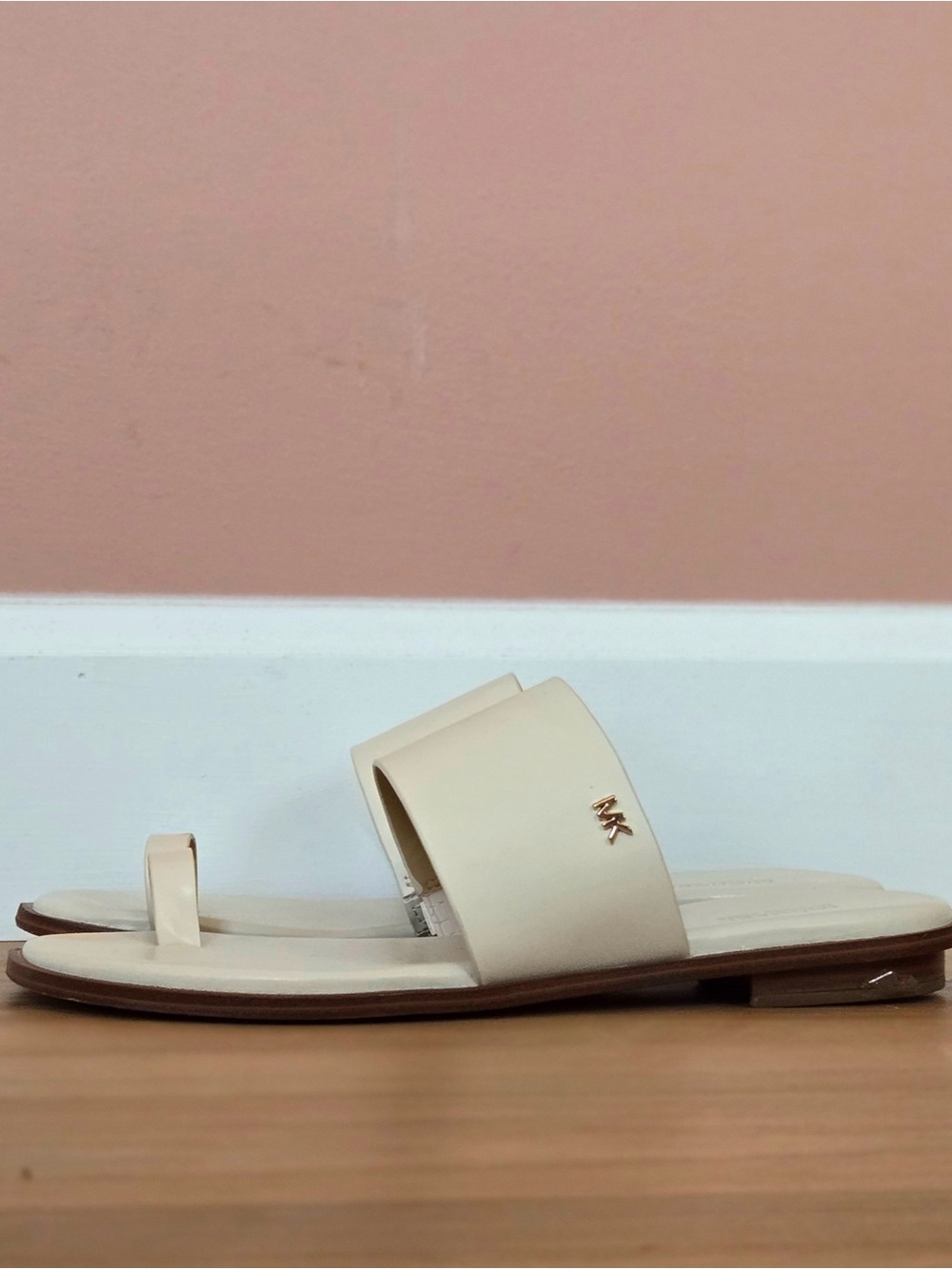 michael kors | august flat sandal | light cream | us 9